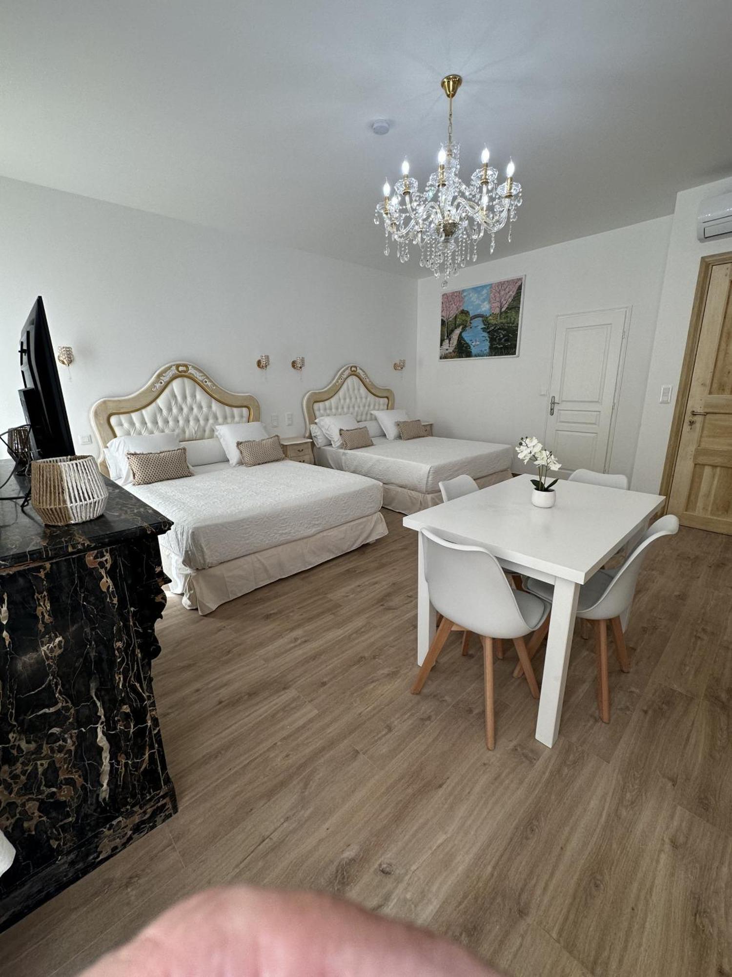 Studio Familial Du Cloitre Narbonne Exterior photo